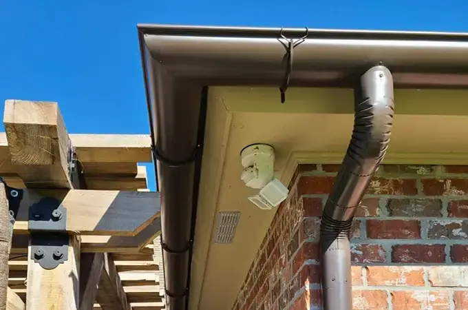 Half round gutter in brown – Palm Coast Florida Half round gutter in brown - Palm Coast Florida