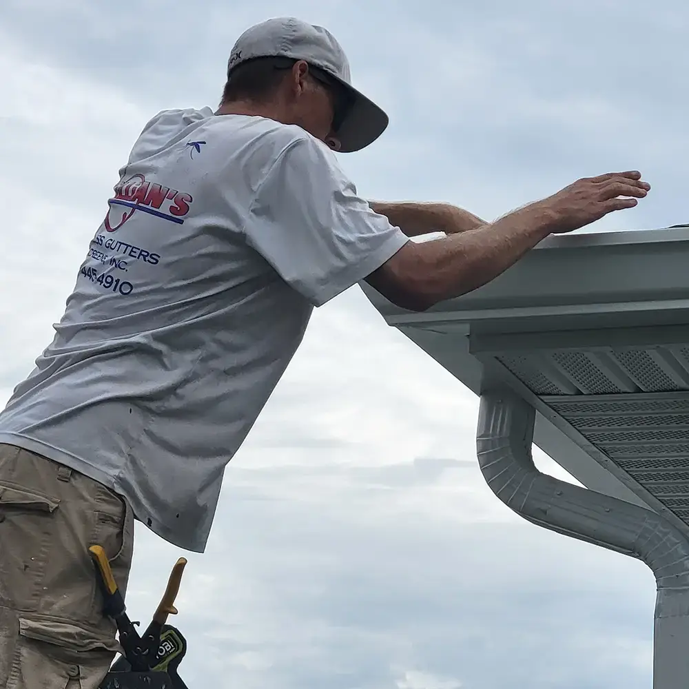 Seamless gutter installation of corner miter - Daytona Beach